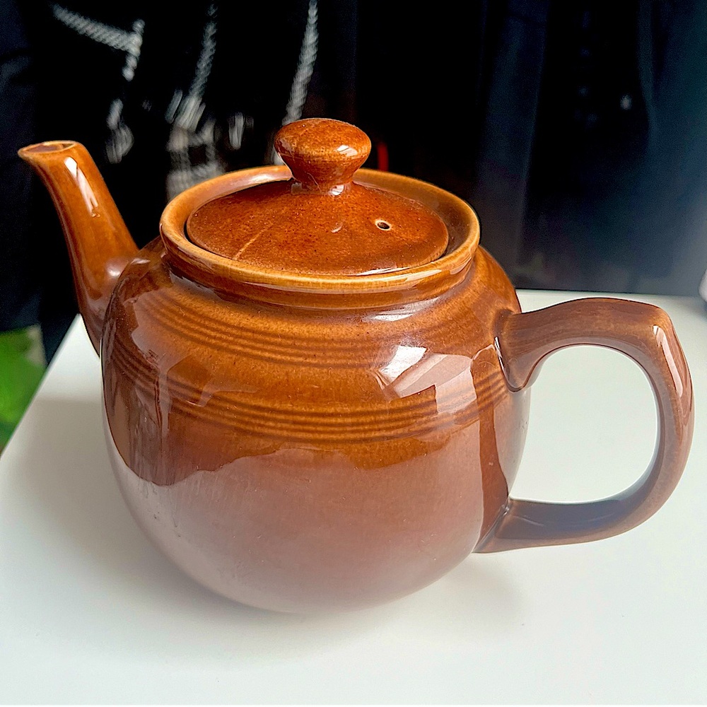 Charming Wooden Brown Tea Pot - Royal Oak